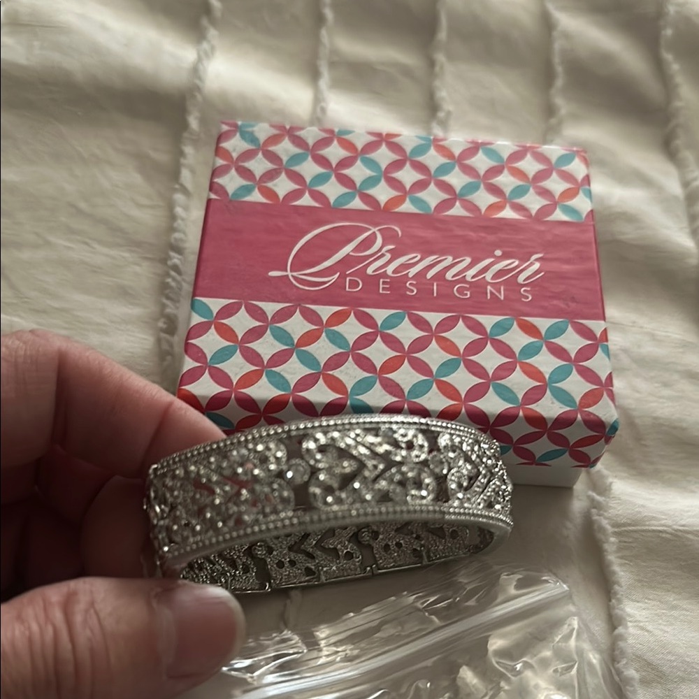 New Premier Designs Silver stretch Bracelet